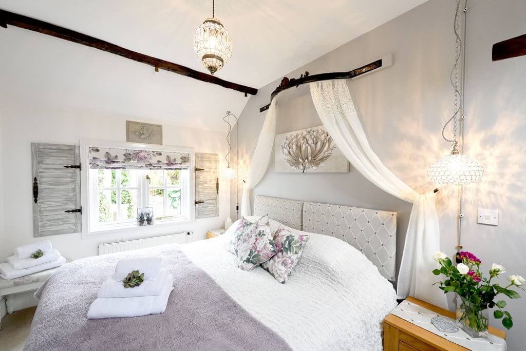 Meadowview Cottage a luxury cottage Cornwall. Imagine waking with a view to the garden in this superking room at our family friendly and romantic luxury self catering cottage in Cornwall